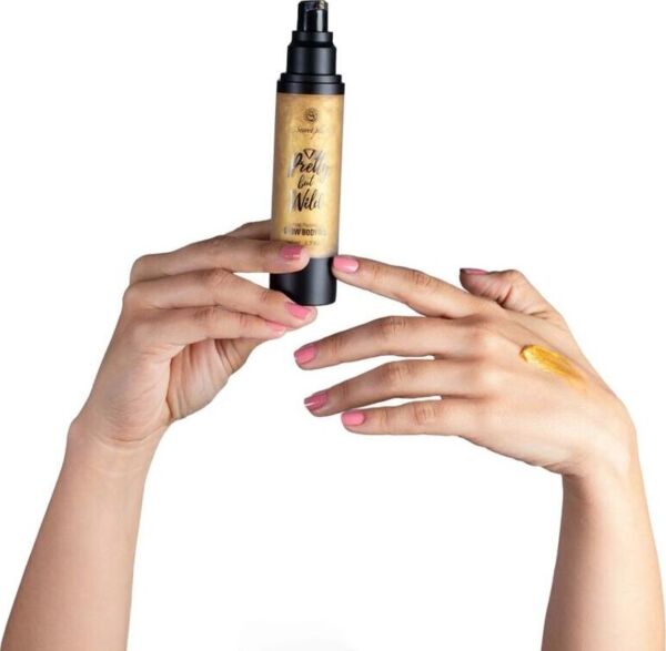 Embalaža svetlikajočega olja za telo Glow Body Oil Pretty But Wild znamke Secret Play