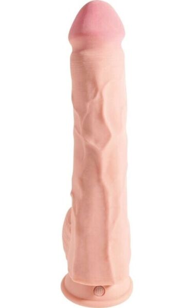 Dildo King Cock Plus znamke Pipedream s trojno gostoto in testisi