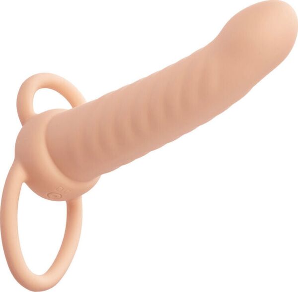 Vibrator za dvojno penetracijo CalExotics Performance Maxx Ribbed Dual Penetrator v barvi slonovine, z obročkom za mošnjo
