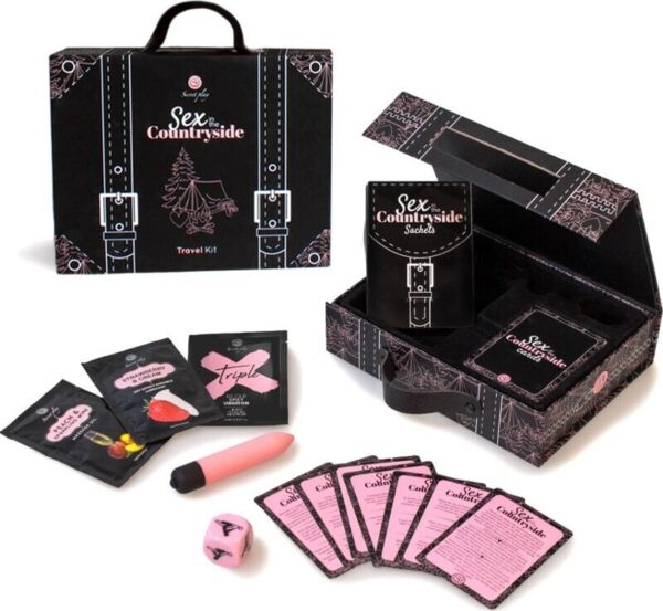 Potovalni komplet Secret Play Sex in the Countryside s kartami, mini vibratorjem, kocko in vrečkami